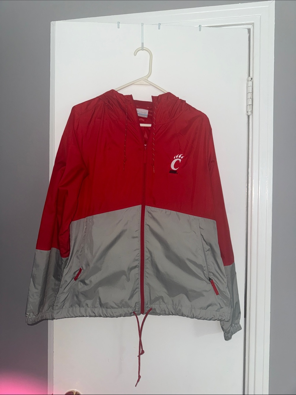 NWOT WOMENS CINCINNATI BEARCATS RAIN JACKET